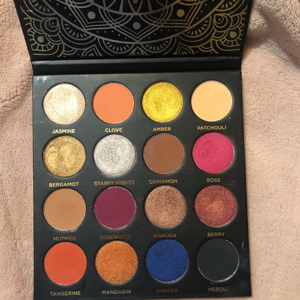 Ace Beaute eyeshadow pallet